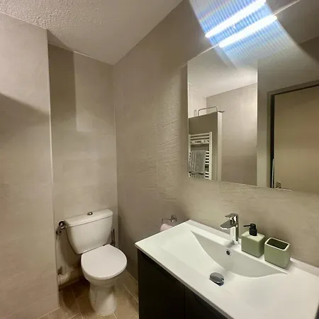 Apartment En Rez De Jardin-proche Du Centre L'Ile-Rousse (Corsica)