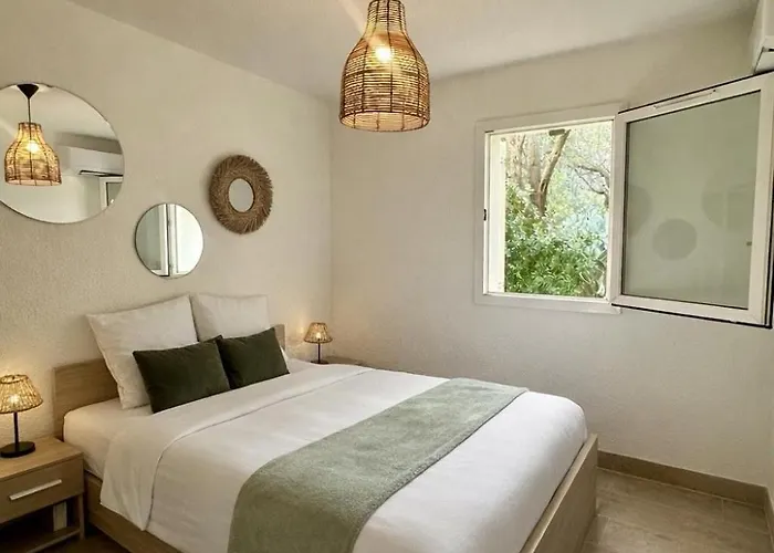 En Rez De Jardin-proche Du Centre * L'Ile-Rousse (Corsica)