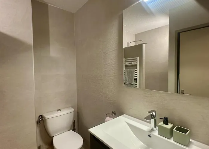 Apartment En Rez De Jardin-proche Du Centre L'Ile-Rousse (Corsica)