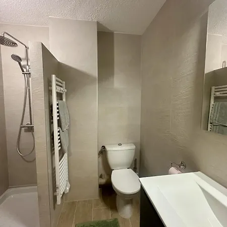 En Rez De Jardin-proche Du Centre Appartement LʼÎle-Rousse