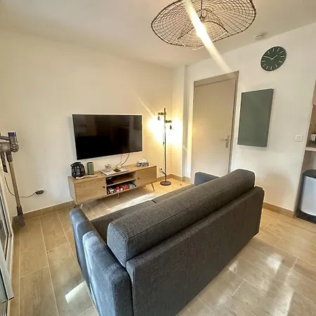 Appartement En Rez De Jardin-proche Du Centre LʼÎle-Rousse